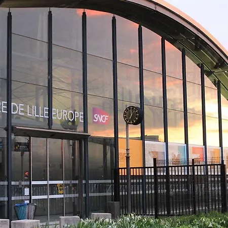 In The Heart Of Old Lille: Rue De La Monnaie Lilla